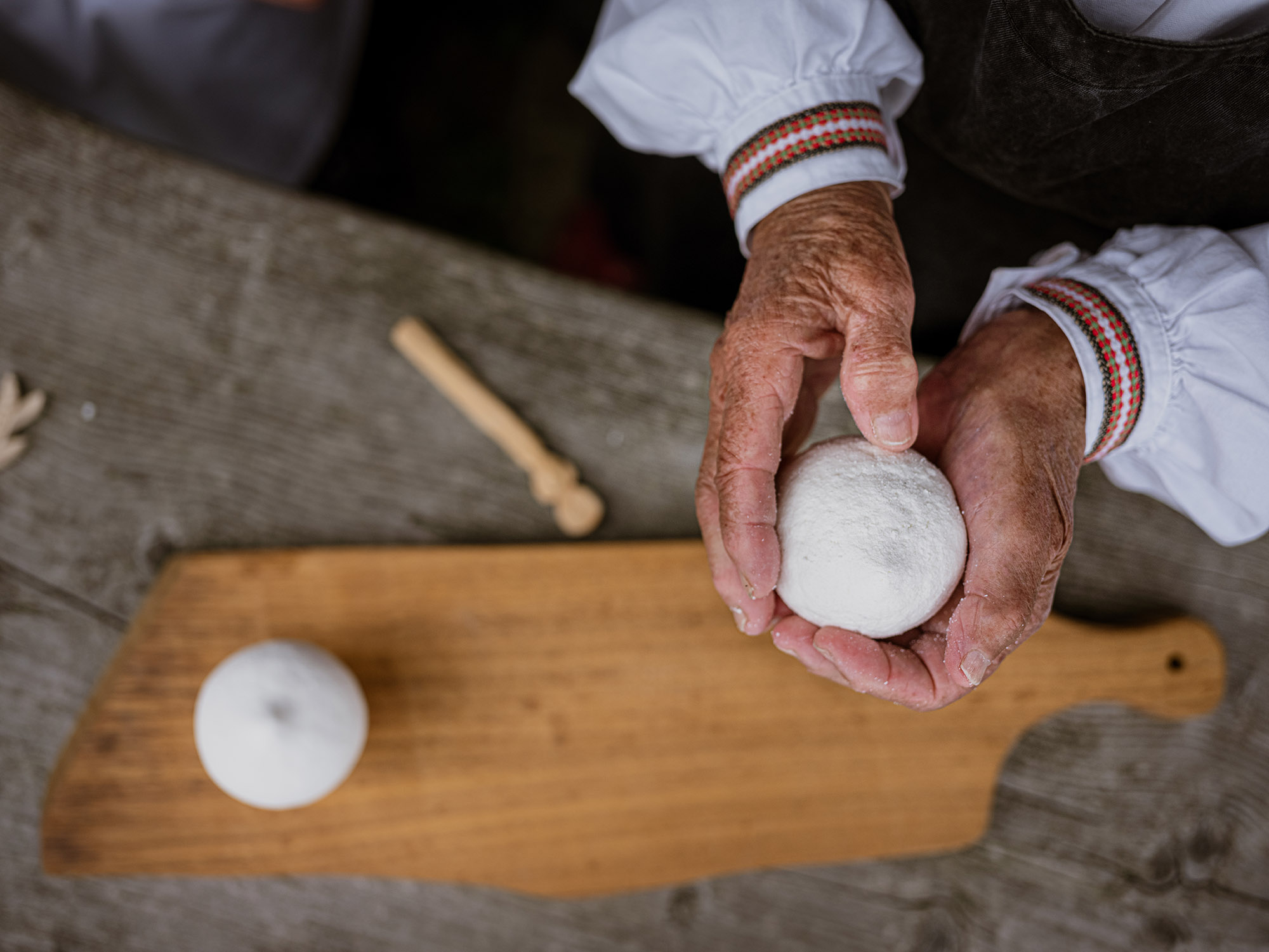 making trnič cheese